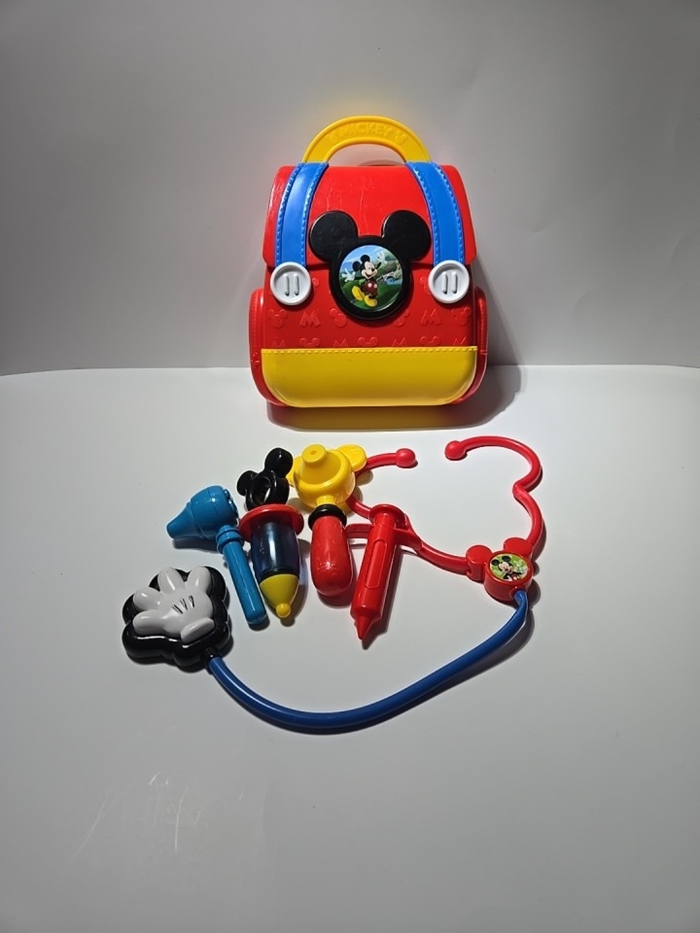 Disney Junior Mickey Mouse Funhouse On the Go Doctor Bag Play Set